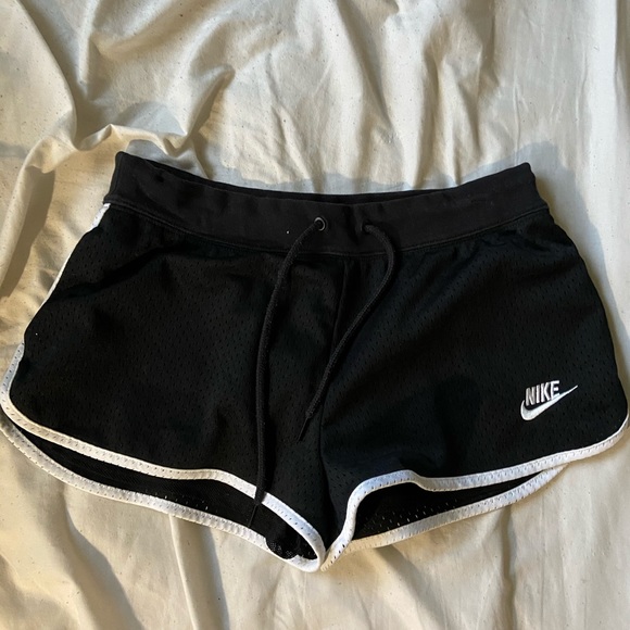 closet clear out sale 🌸🌱🦋 - Picture 10 of 10